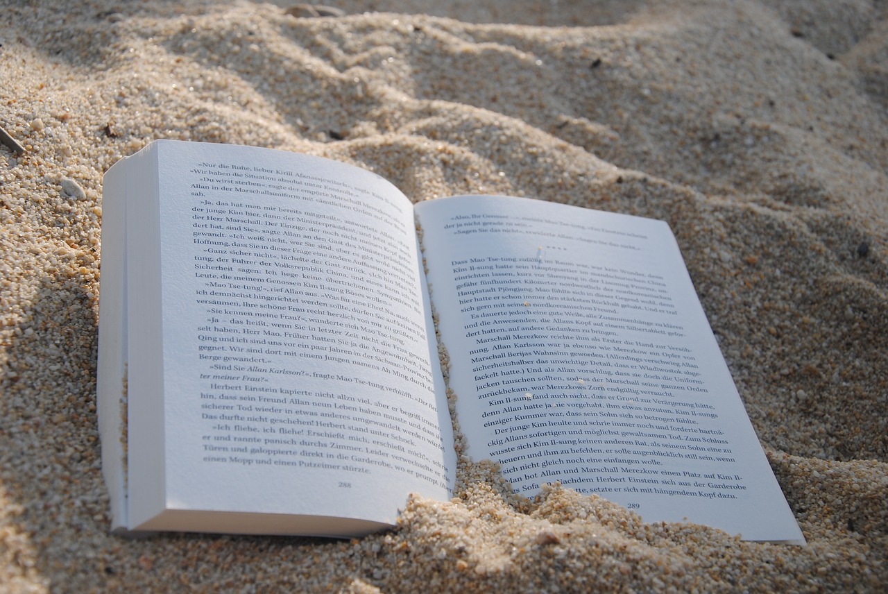 libro aperto sulla sabbia